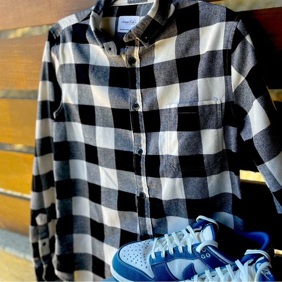 buffalo plaid flannel Shirt. Size Small. Black and off-white plaid - Picture 1 of 3